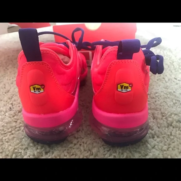 Women’s Nike Air Vapormax Plus 7.5 Bright Crimson - Picture 9 of 10